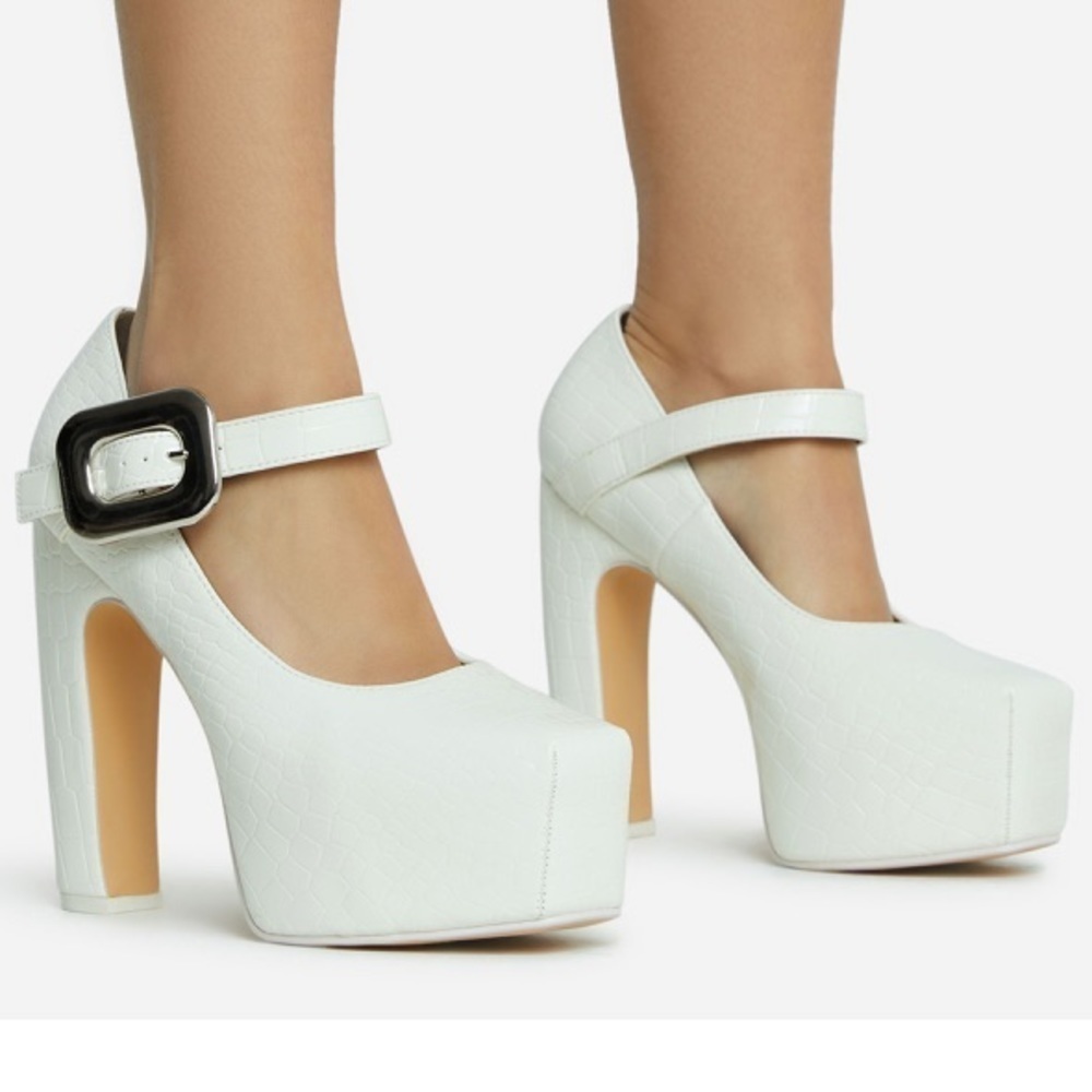 0-1 color , ivory crocodile pu , Mary Jane platform heels. Junky little block.